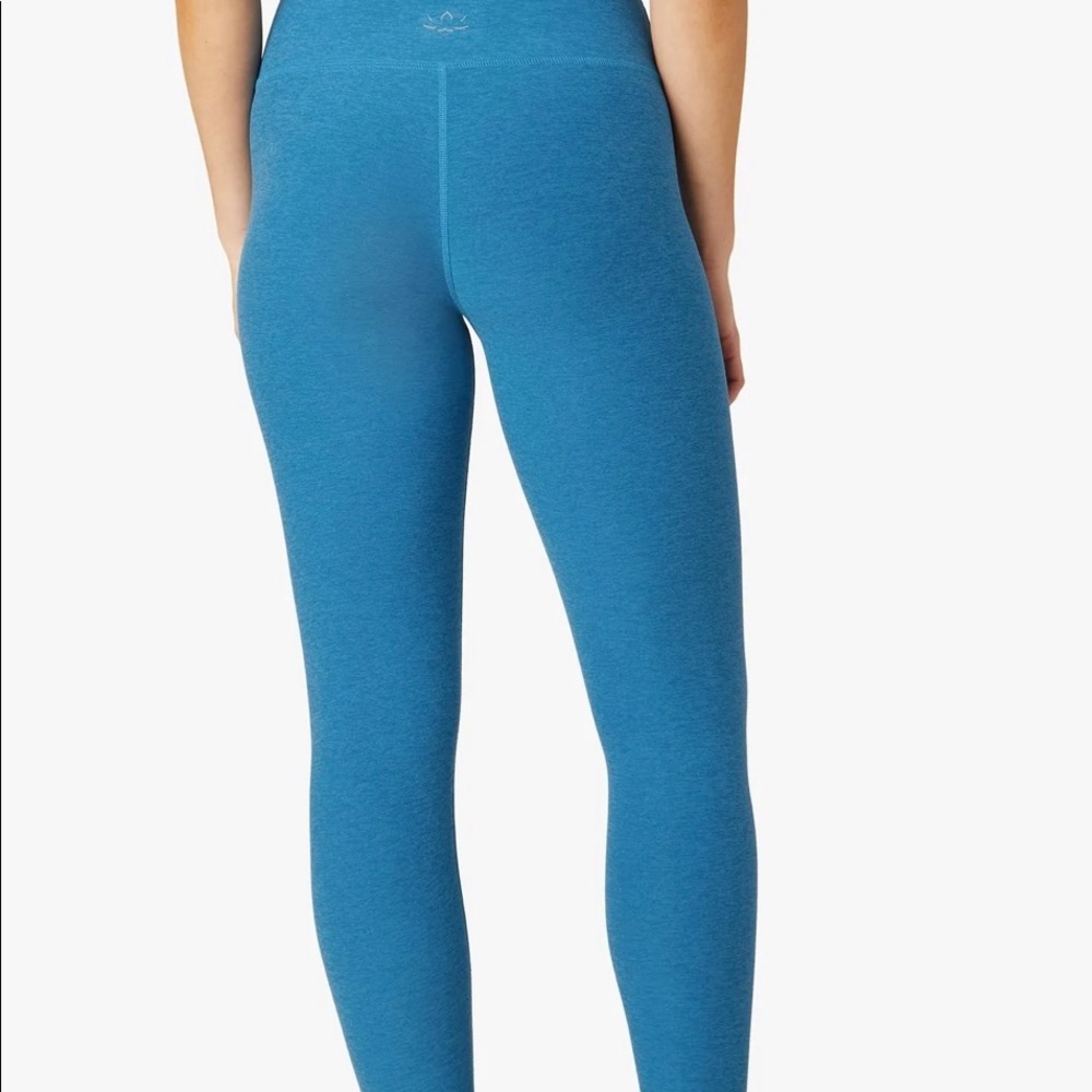 Beyond Yoga Caught in The Midi leggings.